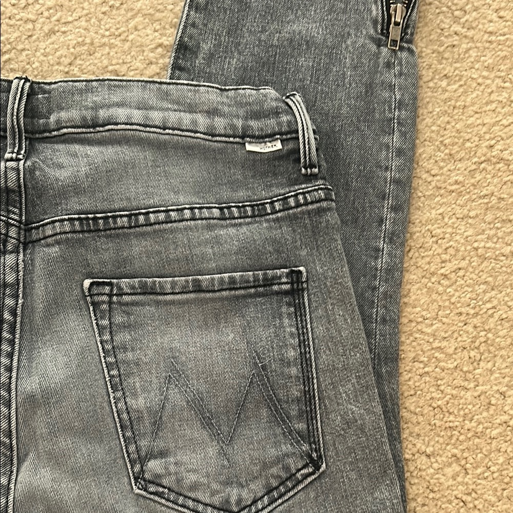 Mother Swooner zip jeans in Static wash - Picture 5 of 9